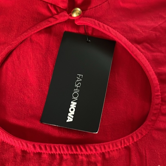 FashionNova  Don’t Think You Can Do Better Keyhole Bodysuit - Picture 5 of 5